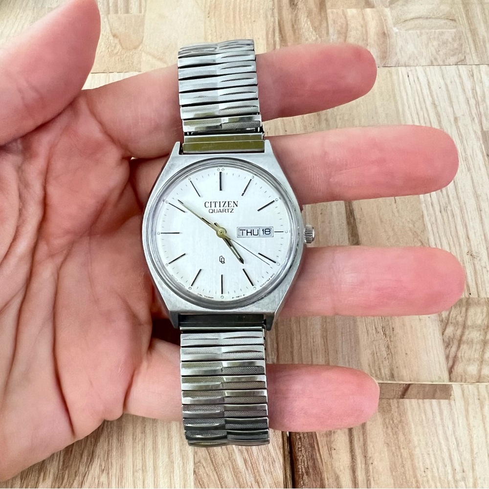 Vintage citizen quartz CQ mens silver tone dress watch NEW BATTERY